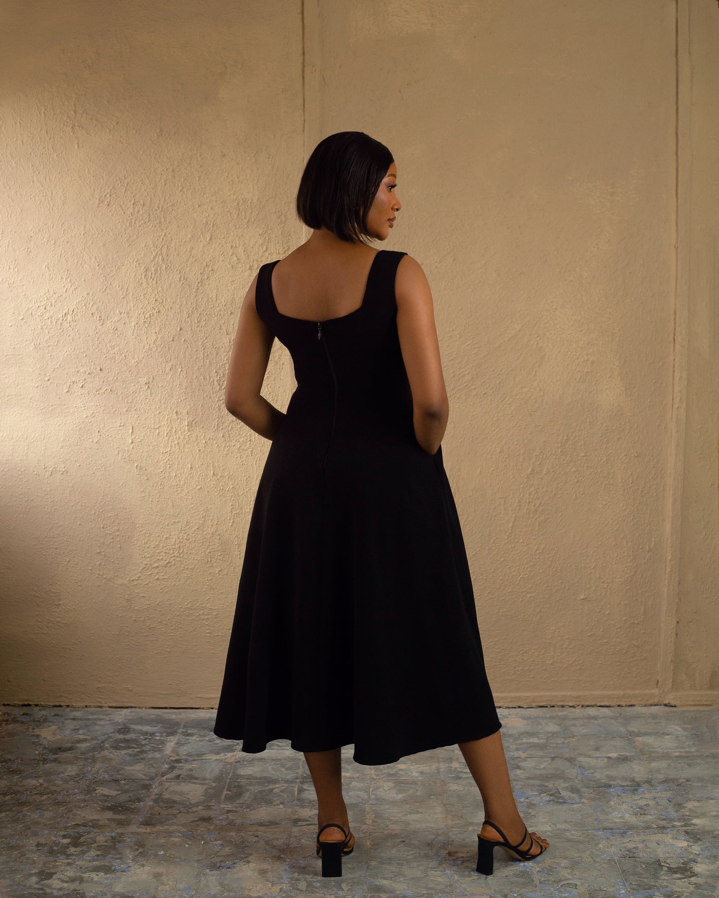 Essential Square Neck Flared Sleeveless Midi Dress Black